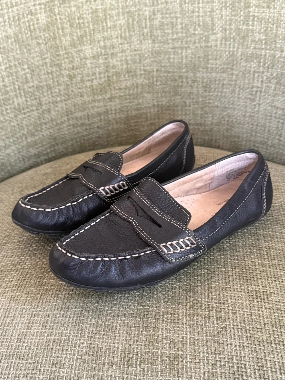 Cynthia Rowley Women’s Black Leather Slip-On Loafers Size 6